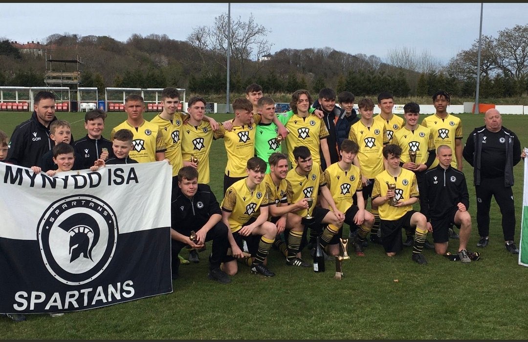 Isafootballclub's tweet photo. What a way to ‘kick’ off the week ⚽️

Congratulations @IsaSpartans18s who yesterday brought home the @FlintshireJnrFL U19 Challenge Cup. An unbelievable performance from the team with 3 superb goals. Enjoy the celebrations, throughly deserved 🥳⚽️ #winners #flintshire #football https://t.co/WcggQH7Bro