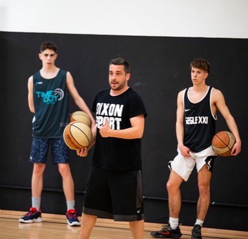timeout_basket's tweet photo. Este fin de semana nuestros amigos de DIXON SPORT  han estado tecnificando y trabajando con los chic@s interesados en el Programa‼️ 

Ha sido todo un éxito tenerlos con nosotros, si aún quieres ser parte del programa SPAIN ELITE 2022 no dudes en contactar con nosotros🏀💪🏼👊🏼 https://t.co/nj3wN3VYtx
