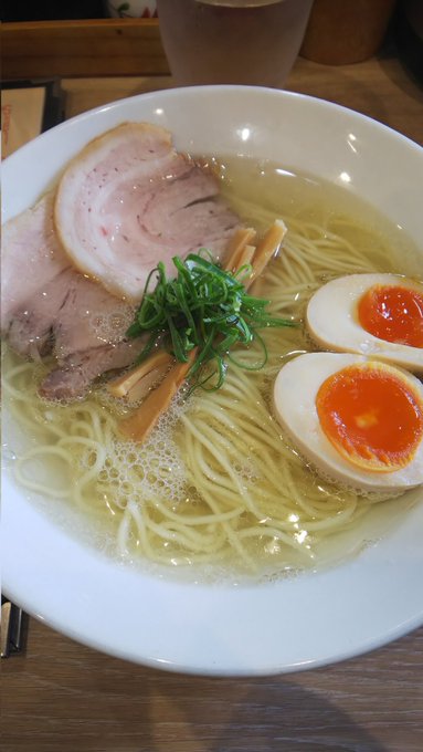 15日までの期間限定煮干し塩ラーメンに思わず財布の紐も弛んじゃった 