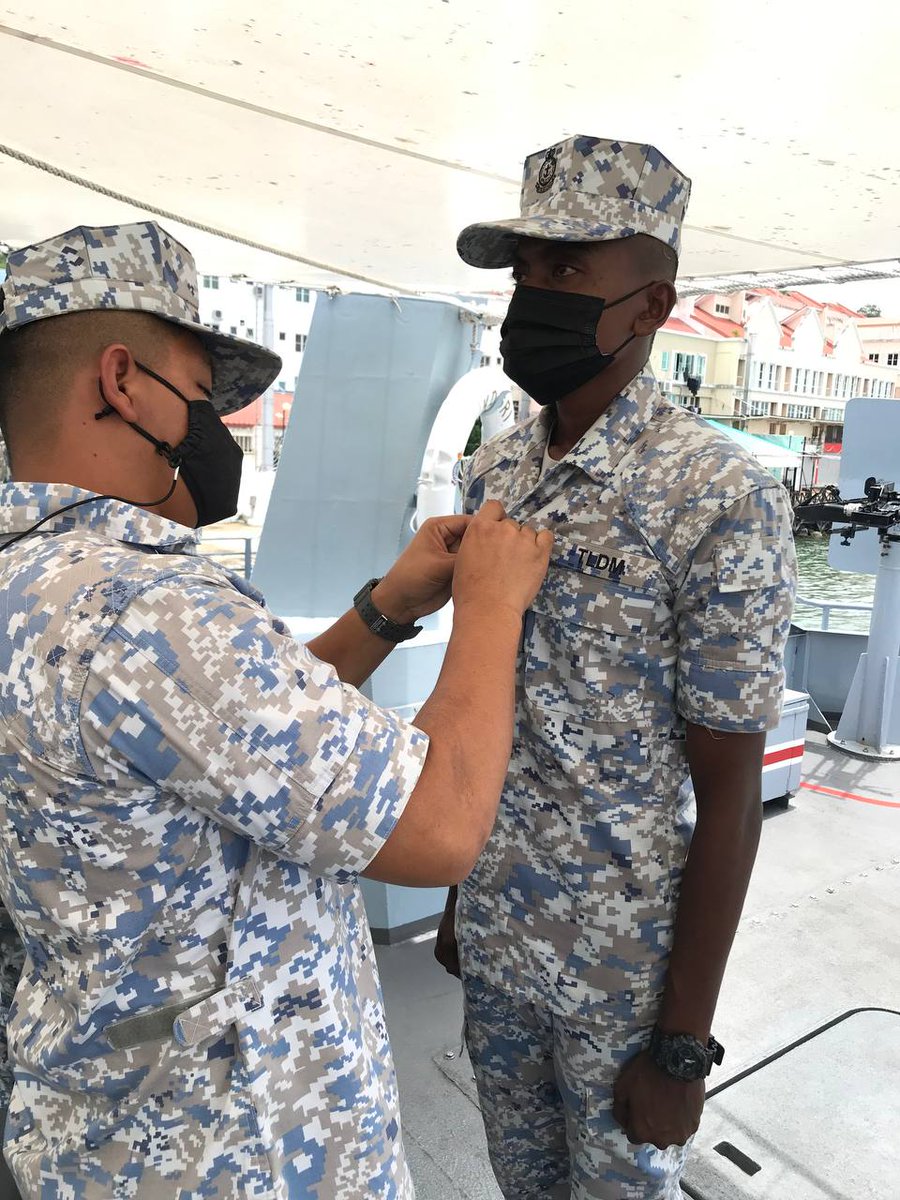 kdsriperlis's tweet photo. Majlis kenaikan pangkat anggota KD SRI PERLIS. Syabas &amp; tahniah. https://t.co/oQeWoo8JND