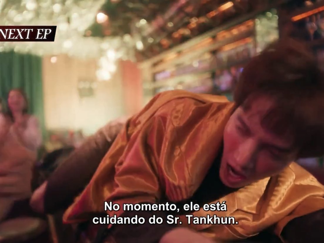 P_M4g's tweet photo. Tô vivendo pelo próximo ep! Khun e Porsche no bar de Che Jade é icônico de mais 🛐🛐🛐

#KinnPorscheEP2 https://t.co/3HthsDZc5x