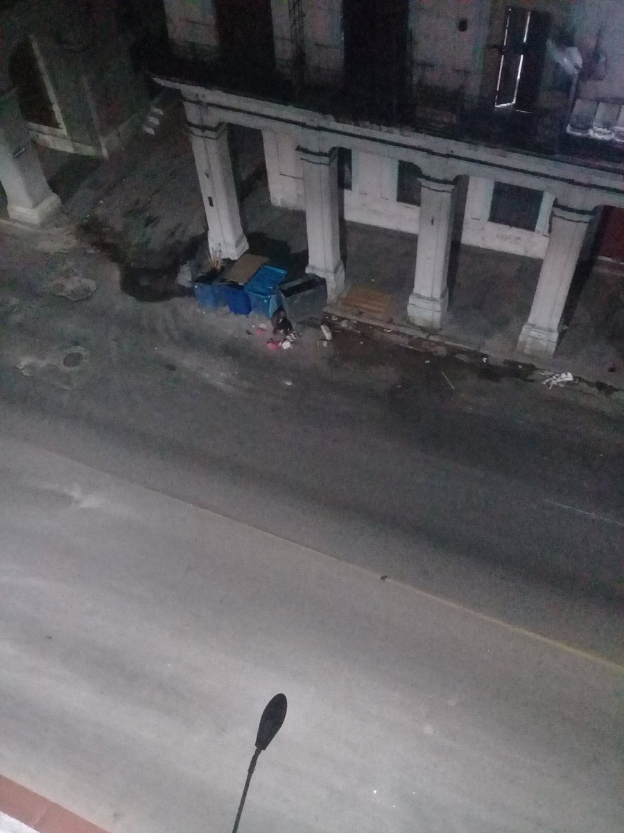 cubanolibre48's tweet image. Ahora son las 11pm en Centro Habana y hay frialdad. Por favor amplien la foto. Esto es #Cuba y su miseria!