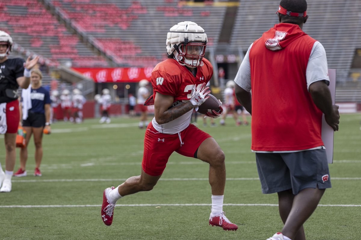 𝓙𝓾𝓵𝓲𝓾𝓼 𝓓𝓪𝓿𝓲𝓼 tweet media