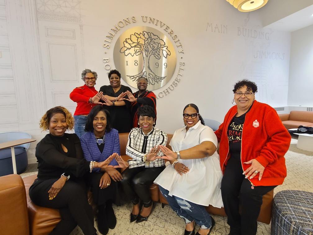 kimberly_bracy's tweet photo. This picture represents a bond of almost 36 years. My line sisters and I are in Boston to celebrate one of our own, Dr. Lynn Perry Wooten, President of @SimmonsUniv. Lynn’s investiture will be held tomorrow morning. @ncatsuaggies #Fall86 #AlphaMuAlways #ΔΣΘ https://t.co/6LAcxLbp0U