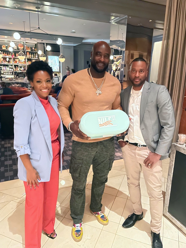 TheNileStreet's tweet photo. Storytime! Yo, Sirr and I have been working okay! An opportunity to pitch to Former Heavyweight Champion Cedric Boswell @cedric_boswell!💥🥊

Another step forward.
 Read the full story here: https://t.co/HL9Cpw0z0K
#WhenGodOpensDoors https://t.co/d8vr11jvC5