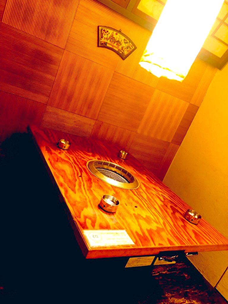 yansando_hiro's tweet photo. 先日とあるお客様より👀

『タバコ吸えるとこない？』
『え、あるの？！あるなら早く言ってよーwww』
『でも聞いて良かった、ありがとう！』

大変分かりずらいと思いますが
#喫煙所🚬ございます‼️😭

ご来店の際はスタッフへ気軽にお声がけくださいませ🙇‍♂️www

#全席禁煙 #フォローRTお願いします https://t.co/Opg4rD6G8F