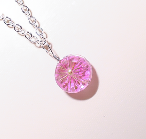 ScammedToo's tweet photo. #Flower #FlowerPendant #Silvernecklace #FlowerNecklace #WomenJewelry #givejewelrygifts #Forgetmenot #mothersdaygifts https://t.co/yjLNzb9uO9 https://t.co/o1DBlK1kd7
