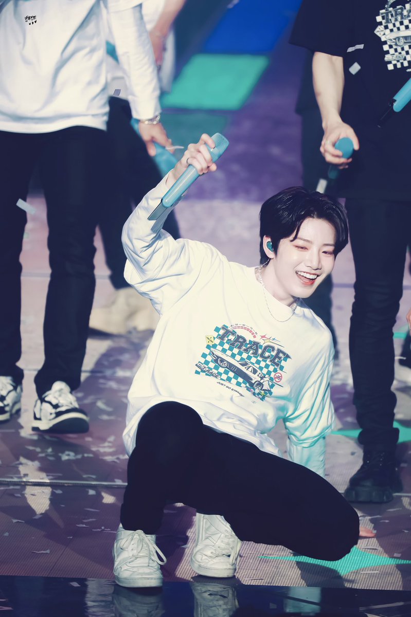 junkyu0909_net's tweet photo. [HQ]
220410
🎥🎉
#treasure  #트레저  #준규 #김준규 #JUNKYU #ハンサムコアラ https://t.co/YHNpB8eCAz