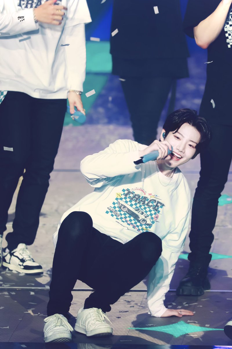 junkyu0909_net's tweet photo. [HQ]
220410
🎥🎉
#treasure  #트레저  #준규 #김준규 #JUNKYU #ハンサムコアラ https://t.co/YHNpB8eCAz