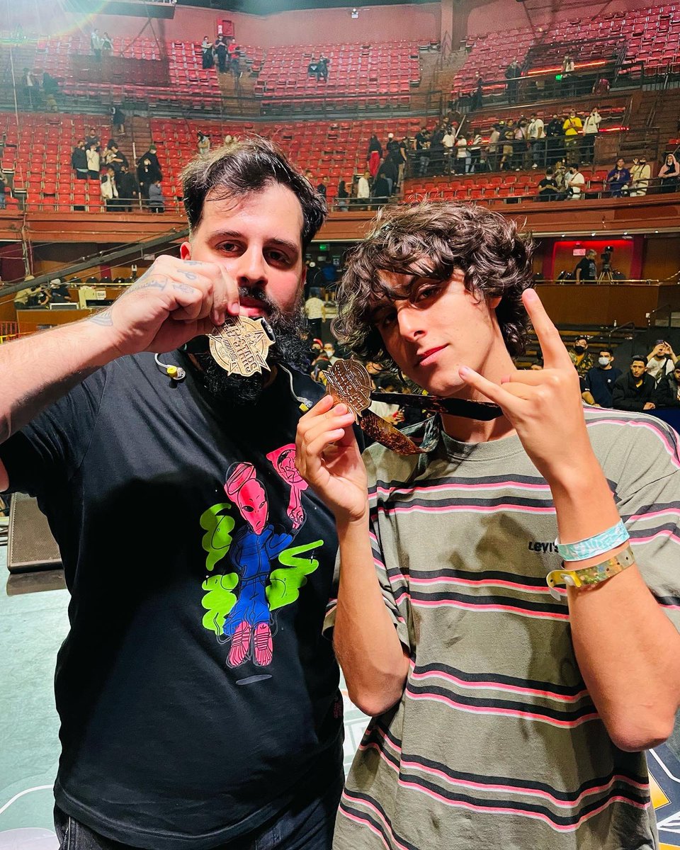 jaze_oficial's tweet photo. para la gente de peru que me apoya siempre y no a veces, por ustedes. 
los amo❤️🇵🇪

gracias CHILE❤️❤️❤️❤️

@PapoMcArg eres una bestia, ke viva el freestyle https://t.co/8E5escq7Se