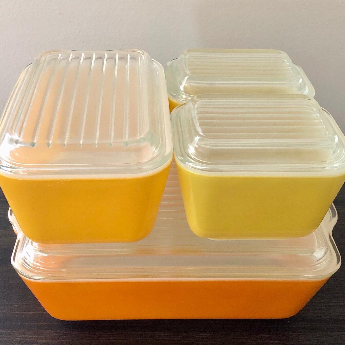 retromodstore's tweet photo. Vintage Pyrex Daisy Citrus Fridgies 8 Piece refrigerator set available now! https://t.co/53PPcBa998 https://t.co/lhiVHk7Hq7