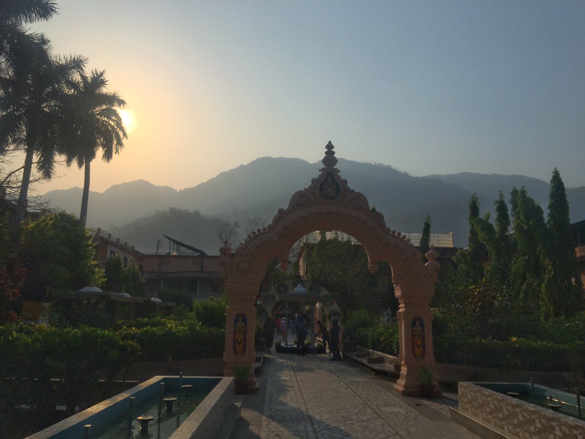 Breathedreamgo's tweet photo. If you want to really experience India, get up at dawn and make your way to a sacred river or lake. 

#Indiatravel #IndiaForBeginners #Rishikesh https://t.co/t25ilLykML