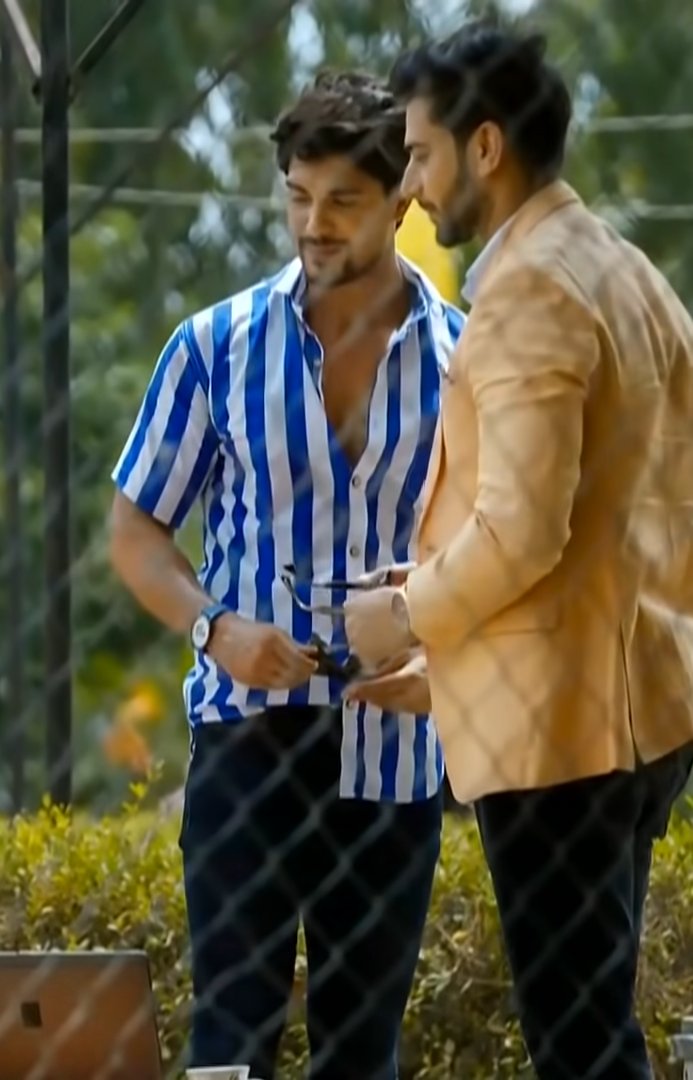 shafandarrr's tweet photo. another throwback!!
mr.aman gulati (investor) + fateh = #faman or #amteh ??
well i mean later mr.gulati sends fateh to jail but, still a cool duo, the jealousy was at its peak
courtesy of: @tejranmaniac
#Udaariyaan https://t.co/e9d5QH7VR6
