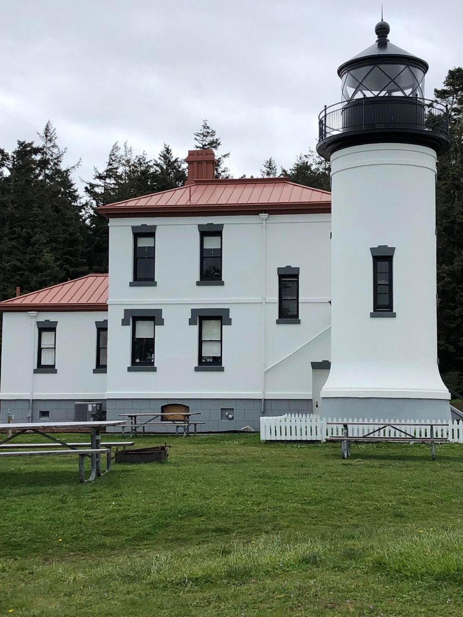 InTheBay2014's tweet photo. #lighthouse #pnw #FortCasey #washingtonstate https://t.co/D6kdA72ke1