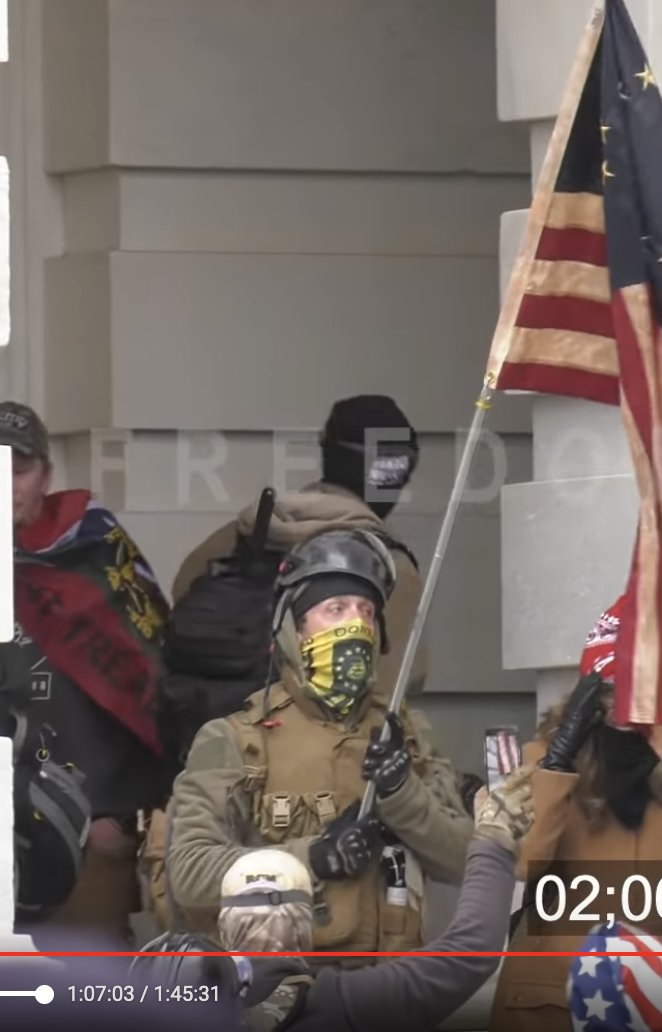 capitolresearc3's tweet photo. @AuntBeethe1st I hadn't noticed the goatee guy! This is a really important area / moment. #SoloShield had just led the Proud Boys, incl. Paul Rae, around the building, #BlackTrilby and others go too. They meet up with Joe Biggs, some go into the colonnade (incl. Biggs & #RunningBatonMan)...1/ https://t.co/1xgrPJ5MFa