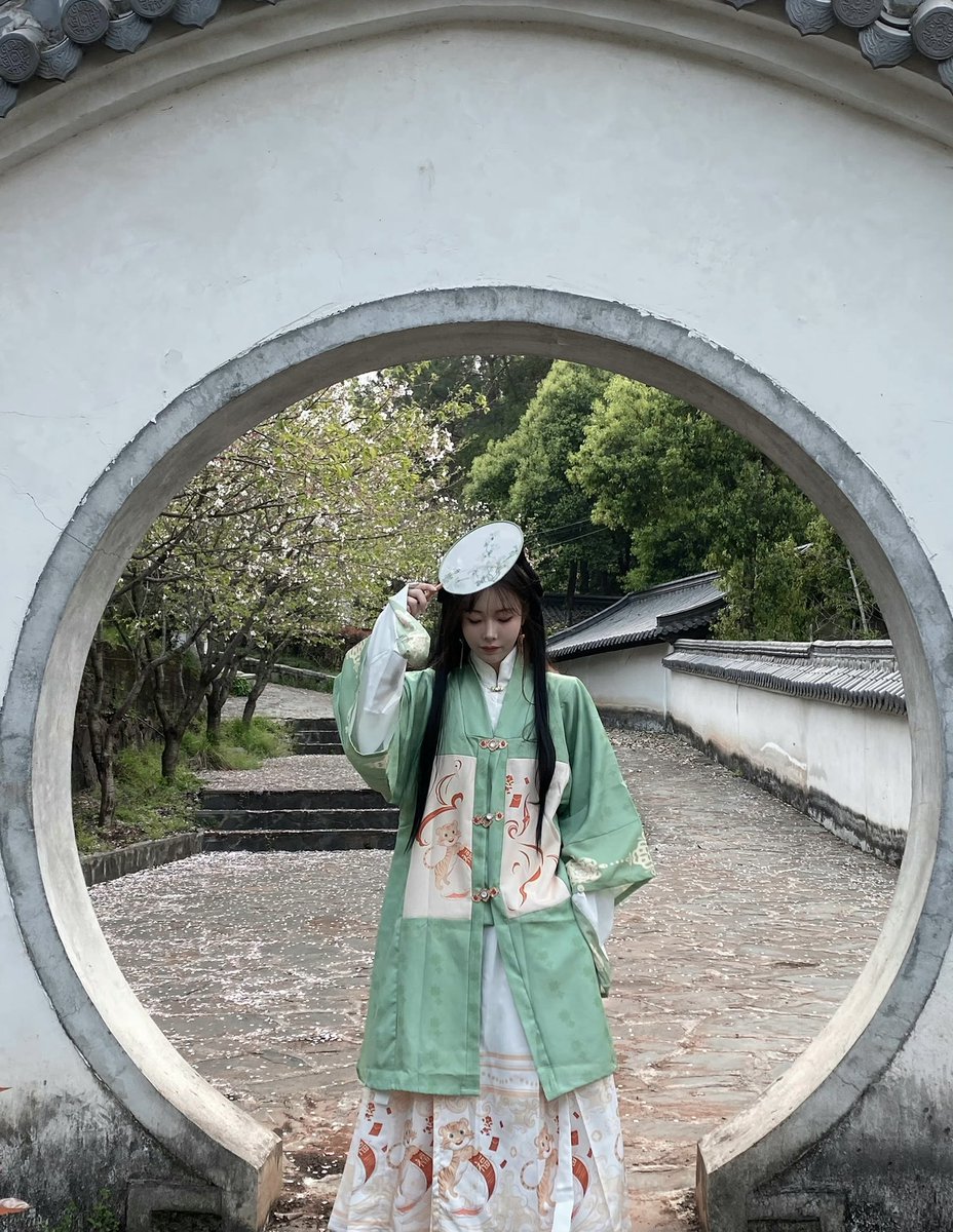 dennisemorelli's tweet photo. 春天来了，又到了母狗发情的季节

#反差 #后入 #羞辱  #内射 #颜射 #约炮 #口交 #性瘾  #母狗  #三通 #兼职 #线下 #学生 #武汉  #空降 https://t.co/lVLaqSolVT