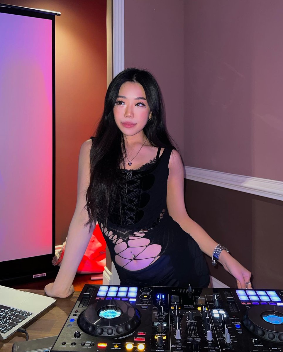 ⭐️ me being a dj

more pics on ig <3