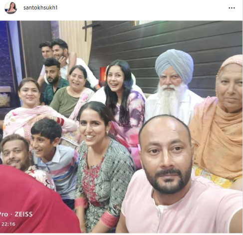 #ShehnaazGill #MondayMotivation 
#Family #FamilyTime=#BestTime 
#LatestPictures #Sidnaaz
#ShehnaazGillFamily
#ShehbaazBadesha #SantokSukh
#Ken #Amritsar
❤️❤️❤️
@ishehnaaz_gill @kenferns