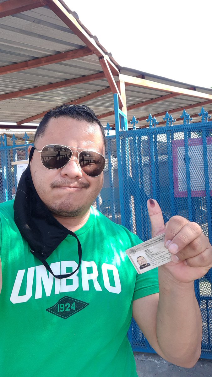 Era el momento oportuno para que TODA esa fuerte oposición hubiera votado para que se fuera nuestro querido Presidente. Tuvieron una oportunidad de oro y pues ni modo, la desperdiciaron. 🤷‍♂️🤡
#MandatoDeRevocación
#4taTransformación 
#AMLOvers