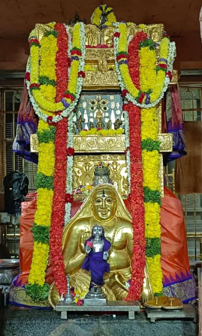 Jaggesh2's tweet photo. ಇವತ್ತಿನ ರಾಯರ ಬೃಂದಾವನ ದರ್ಶನ🙏 ಓಂ ಶ್ರೀ ರಾಘವೇಂದ್ರಾಯನಮಃ 🙏 https://t.co/xvhyEbSGJT