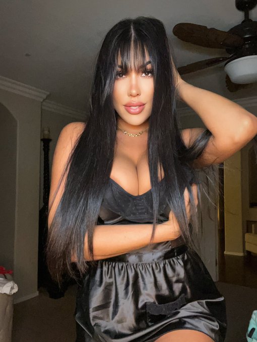 His big tiddy goth bihhhh🖤 https://t.co/pCpmS3DUmD