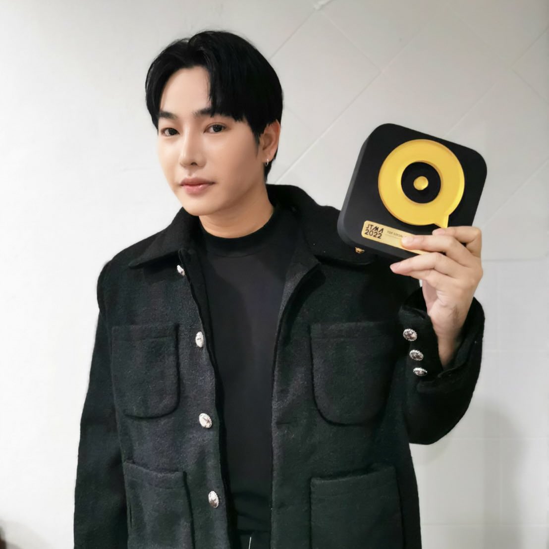 Palit_Official's tweet photo. จัดไป 4แอค @peckpalit #JTMA2022xPeckpalit
#PeckPaLitChoke

รางวัล Top Social Thai Artist of The Year 🏆 ​ #เป๊กผลิตโชค​ @JOOXTH 
​
#JOOX #JTMA2022LIVE
#JTMA2022LiveYourMusic https://t.co/tdD6fwiuU7