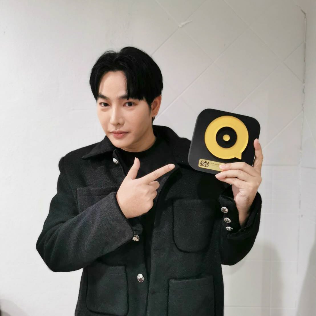 Palit_Official's tweet photo. จัดไป 4แอค @peckpalit #JTMA2022xPeckpalit
#PeckPaLitChoke

รางวัล Top Social Thai Artist of The Year 🏆 ​ #เป๊กผลิตโชค​ @JOOXTH 
​
#JOOX #JTMA2022LIVE
#JTMA2022LiveYourMusic https://t.co/tdD6fwiuU7