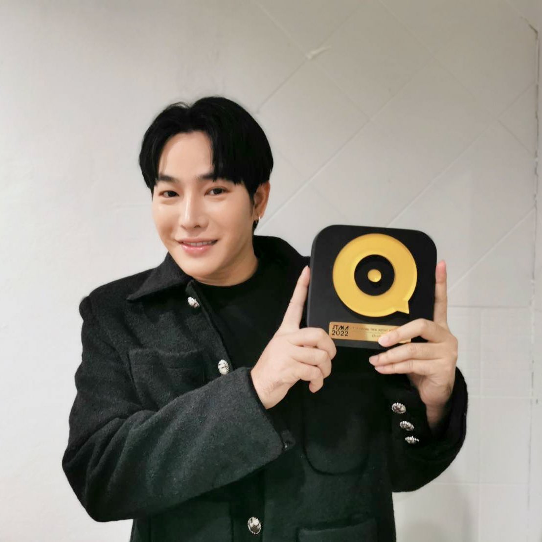 Palit_Official's tweet photo. จัดไป 4แอค @peckpalit #JTMA2022xPeckpalit
#PeckPaLitChoke

รางวัล Top Social Thai Artist of The Year 🏆 ​ #เป๊กผลิตโชค​ @JOOXTH 
​
#JOOX #JTMA2022LIVE
#JTMA2022LiveYourMusic https://t.co/tdD6fwiuU7