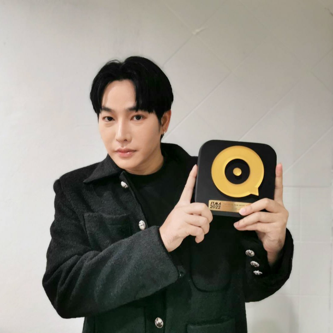 Palit_Official's tweet photo. จัดไป 4แอค @peckpalit #JTMA2022xPeckpalit
#PeckPaLitChoke

รางวัล Top Social Thai Artist of The Year 🏆 ​ #เป๊กผลิตโชค​ @JOOXTH 
​
#JOOX #JTMA2022LIVE
#JTMA2022LiveYourMusic https://t.co/tdD6fwiuU7