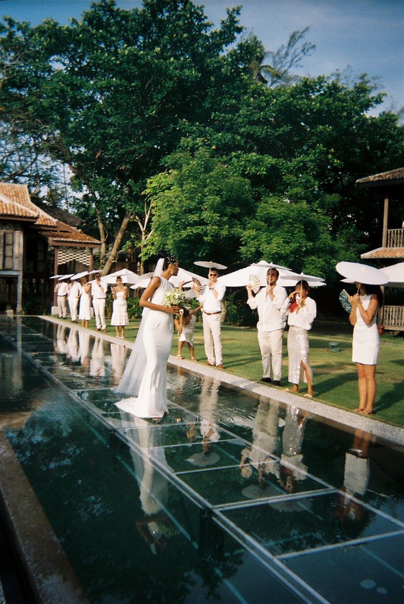 shikingomez's tweet photo. Disposable cameras from my wedding is finally developed hihi ✨ https://t.co/YIj5USxVWt