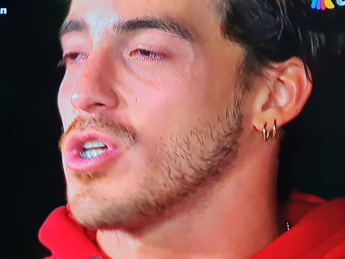 SusaBernalB's tweet photo. "Yo soy el mejor, no necesito medallas de nadie y si Mati le da la medalla a Evelyn, lo entenderé, yo hice lo mismo con mi hermano".
Dos doritos después:
"Sean leales, ojalá puedan dormir en paz, yo nunca hice nada en contra de mi equipo". JAJAJAJA
#BatallaDeEliminacion #Exatlón https://t.co/hlROnyaaIV