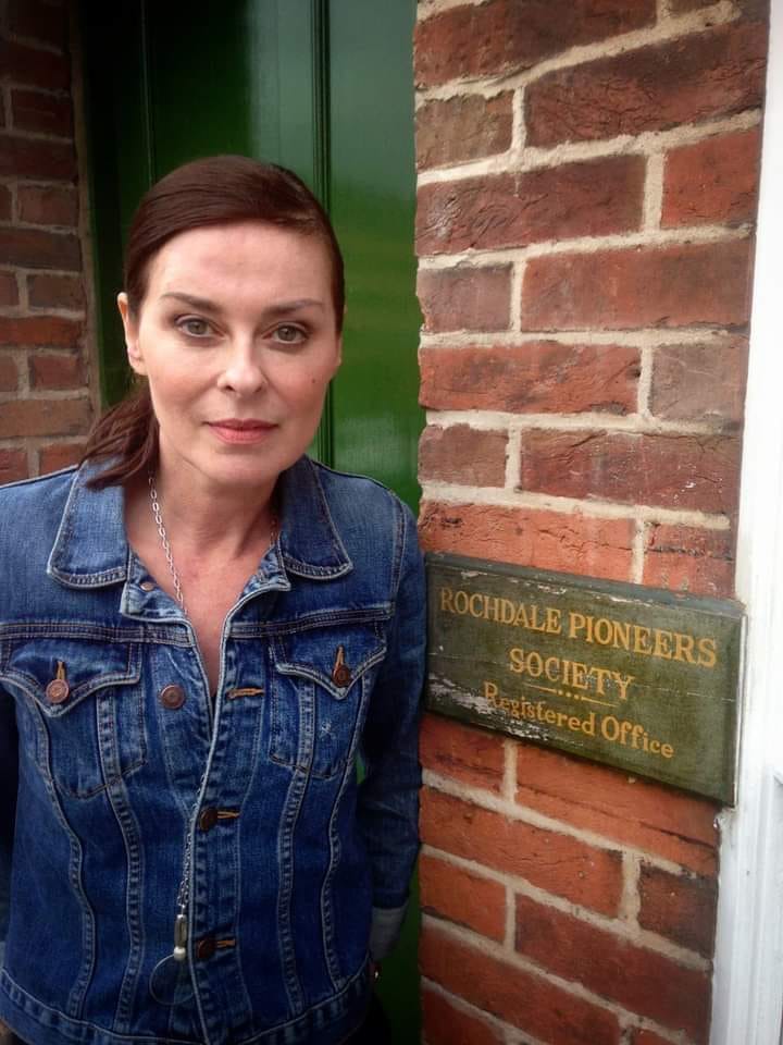 Happy Birthday to Lisa Stansfield (11 April 1966). 