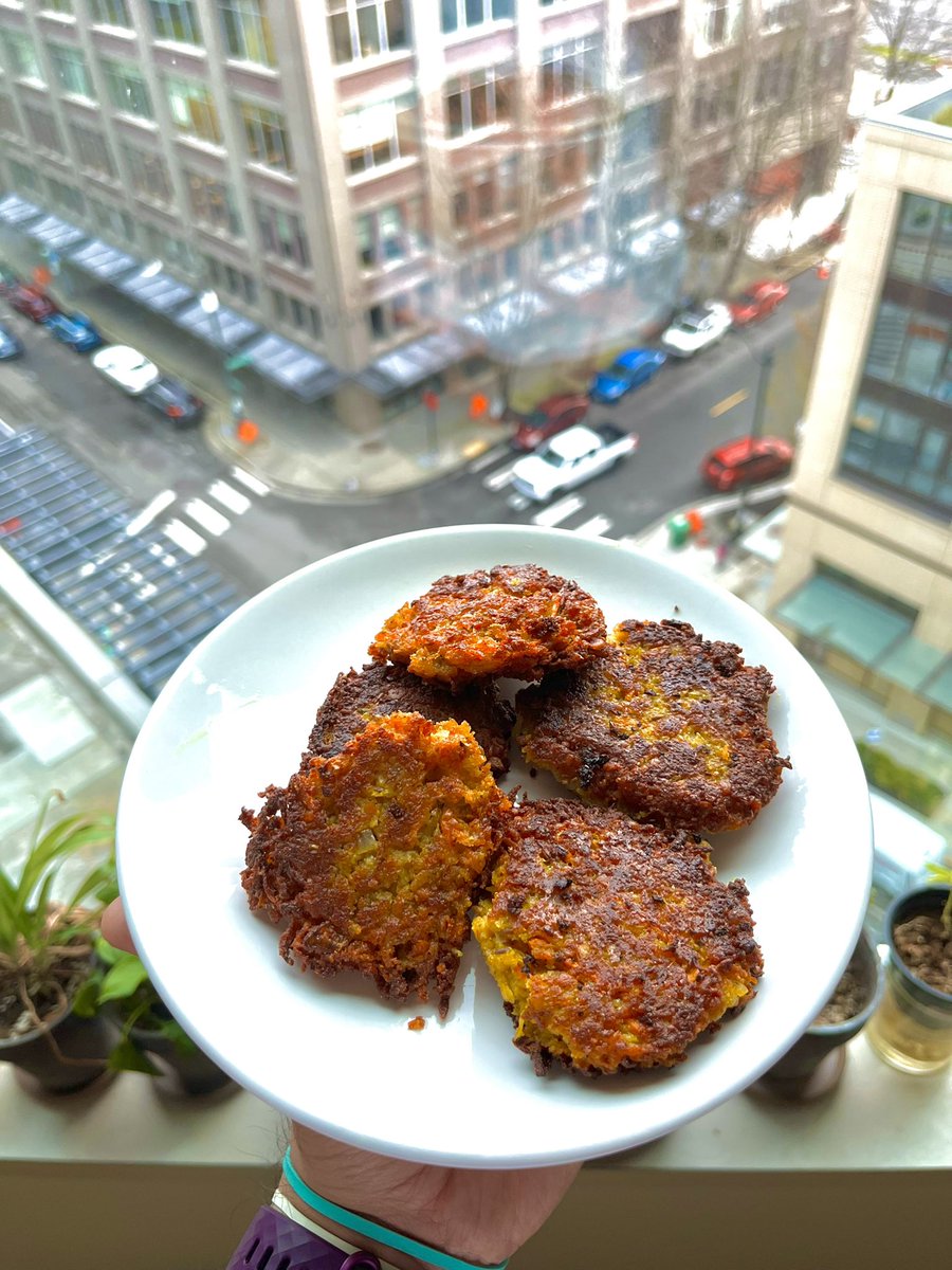 namanc15's tweet photo. @HappyCow I made some pasta adding “vegan ricotta cheese” made from tofu in the sauce, some of that tofu on toast and mama lil peppers 🌶 and red lentil and veggie kababs 😋
Pretty wholesome weekend!
#veganfood #GoVegan #ChooseHumane https://t.co/CejyMpvE5w