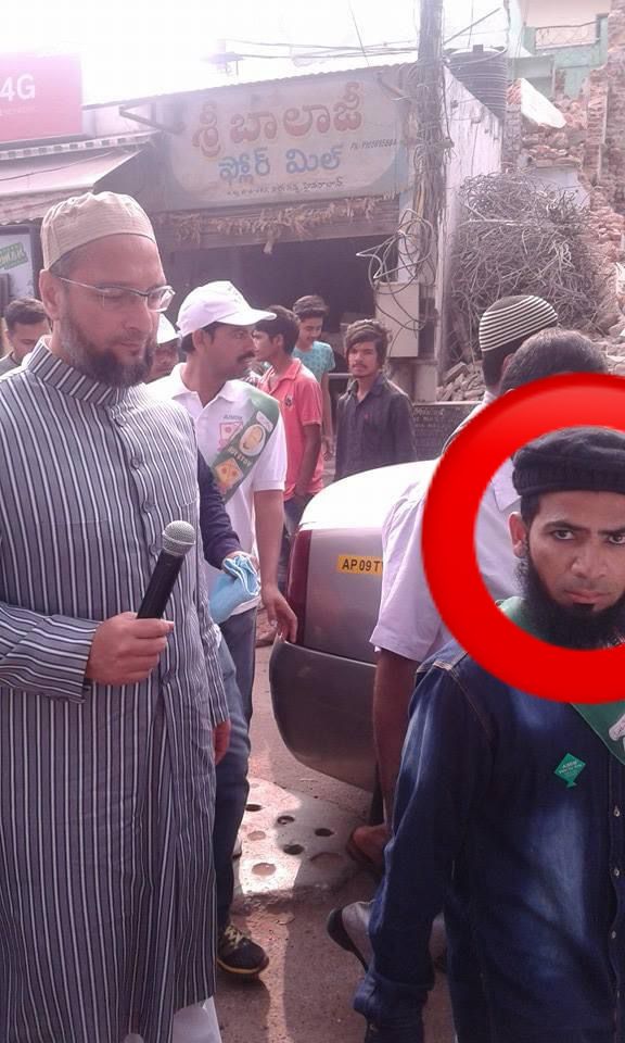 amjedmbt's tweet photo. The attached photos shows that both accused of burning to death a rozedar were very active workers of AIMIM party, Now let's see what Owaisi Brothers will say about this incident and accused being from their party, Bhakt will say "Kiya Sadar Saab Bole Kiya Aisa Karo Bolke"./5 https://t.co/tvaVaPFQej