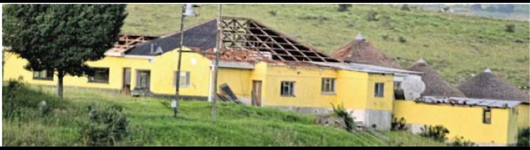 AndiMakinana's tweet photo. Daily Dispatch reporting this morning that AbaThembu King Buyelekhaya Dalindyebo has removed the rooftops on most of the houses at his Bumbane Great Place residence, where his son, Prince Azenathi stays. https://t.co/NjroqDd1Vt