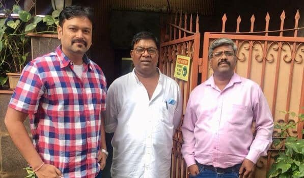 MilindDhumale's tweet photo. घेऊन येतोय...नवी फिल्म लवकरच stay tuned!
आपण सर्वांनी कायम साथ दिलीय,आताही द्याल याची खात्री आहे.
#KishorSaumitra #SwapnilShete #MilindDhumale https://t.co/zV6YUxAzra