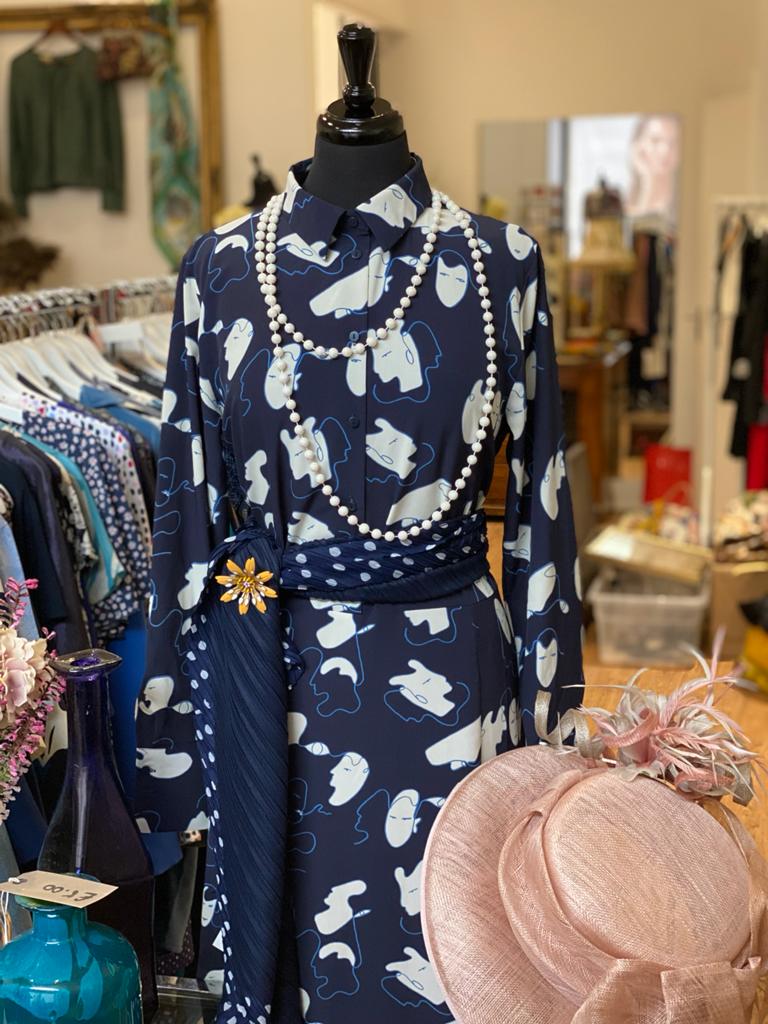 prospecthospice's tweet photo. If you're heading to Swindon Designer Outlet today then make sure you take a look round our new pop up shop that opens at 10am. We'll be open for the next two weeks (excluding Easter Sunday) and have a range of high quality pre-loved good ready and waiting for you. https://t.co/Nl4J2Ybmck