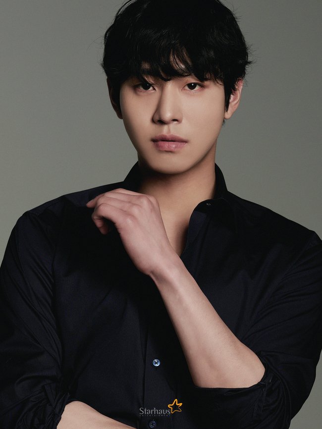misshatae's tweet photo. ahn hyoseop for business proposal interview 😭💕 https://t.co/P2rDcc3jdJ
