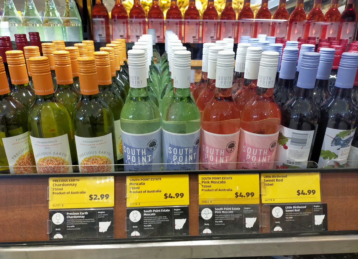gogaking723's tweet photo. オーストラリアでお酒を買うならスーパーの「ALDI」が一番安いと思います！ビール6本で$10以下はDan Murphy'sでもなかったです。$5以下のワインもたくさんあります〜🥂✨私はこれで十分❤️
#オーストラリア #安いお酒 #おすすめワイン #スーパーマーケット #ALDI https://t.co/Ue1ZSDSks7