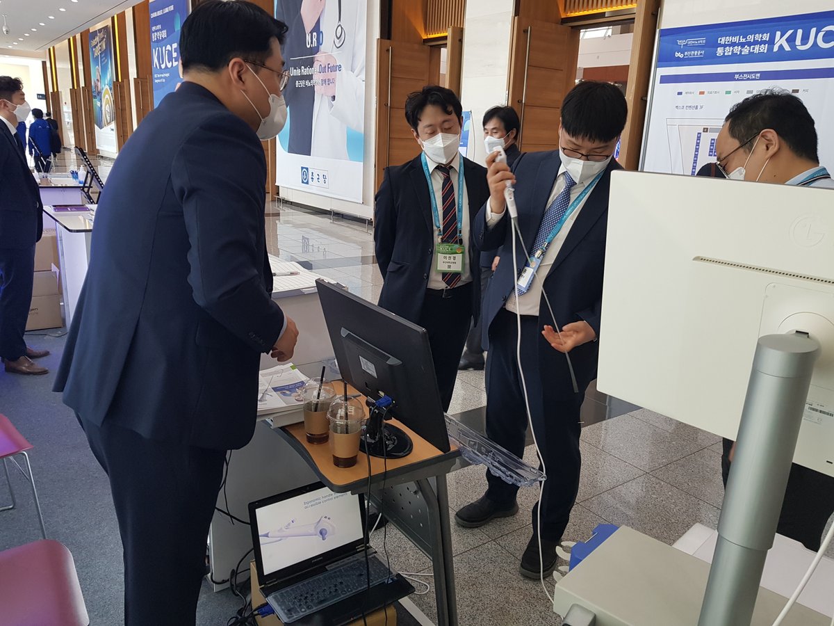 SeplouMedical's tweet photo. We are delighted and honored to present our #Lscope to our Korean customers at #KUCE (The Korean Urological Congress and Expo 2022). Thanks to our Korean partners for this great work!
#SeplouMedical #Urology #EndoUrology #KUA #Korea #RIRS #FURS https://t.co/y2StHD8eX9