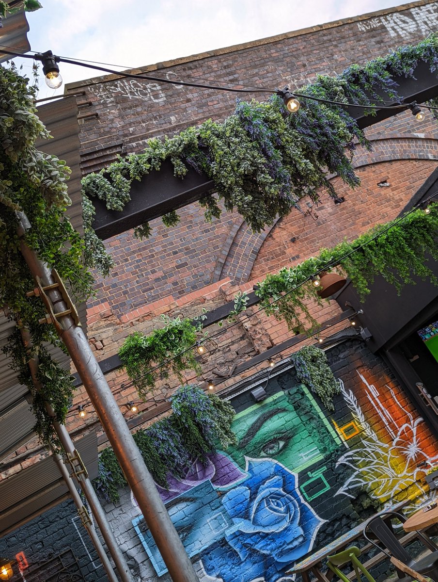 charlottederbys's tweet photo. Digbeth, Birmingham. It is streets like these that reveal the beating heart of any city. Come away from the shopping districts and posh wine bars to feel the real. It was like going home. https://t.co/eLDCcw0wGC