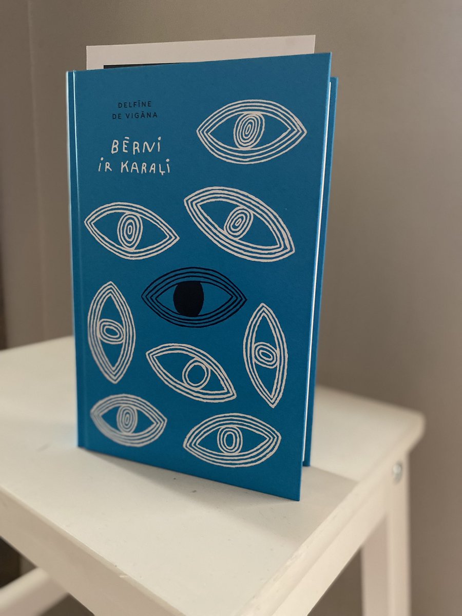 Es ļoti gribētu ieteikt šo grāmatu! Ļoti! Tvitera publikai īpaši varētu patikt grāmatas sižets par instamammu, kas vairs nejūt robežas, taču ne tikai tāpēc iesaku. Vigāna jau atkal belž pa saules pinumu. Šoreiz visiem tiem, kas esam šeit, soctīklos. Meklējiet <a href="/JanisRoze/">JĀNIS ROZE</a>