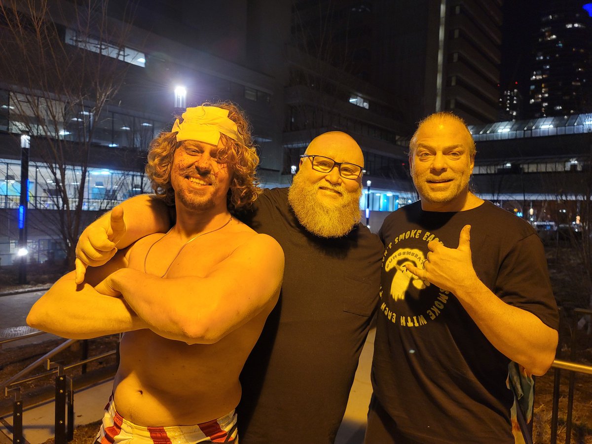 KevinDaniels71's tweet photo. 2 absolutely amazing dudes!  What a night!
@Channing_Decker 
@TherealRVD 
@GRKWrestling 
#hardcorelegends https://t.co/DUz4gUF3Ri