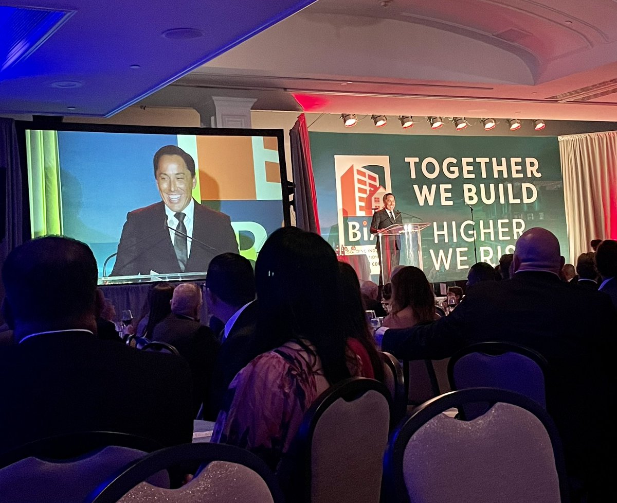 rrlouie's tweet photo. Such a fun night at the @BIASanDiego Installation Dinner. Great to hear our mayor talk about how housing is THE issue San Diego faces. Let’s use the Midway site to make a difference - Pick the plan with the most homes! @NeighborhoodNXT @MayorToddGloria 
#theMOSThomes https://t.co/vEuhUcSVGR