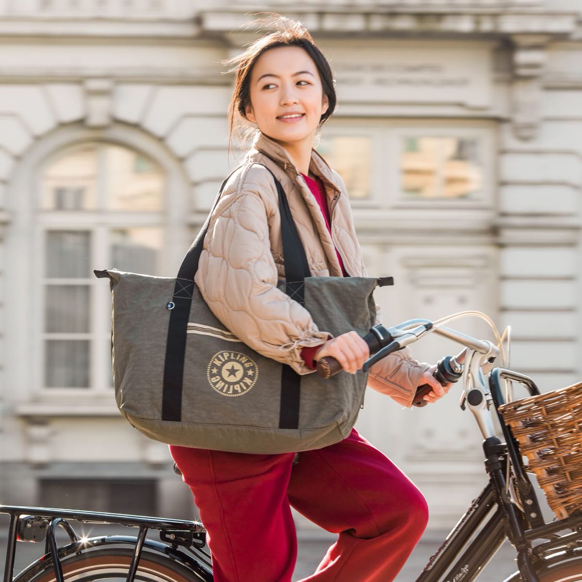 kotakasablanka's tweet image. You can now get your favorite Kipling bag with discount up to 50% OFF on our Mid-Season Sale! Promo available both in-stores and online at Kota Kasablanka Floor. GF -No.12 

#KiplingIND #KiplingLiveLight #LiveLight #KotaKasablanka