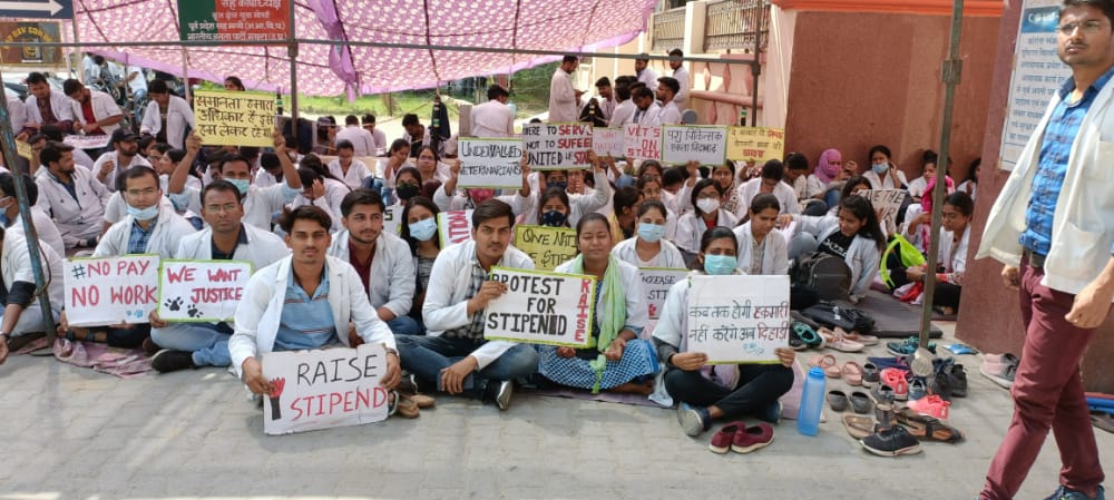 सफेद कोट की शांति 
अब लाएगी क्रांति।
#UP_Vet_Stipend 
#DUVASU_Mathura 
#SVPUAT_Meerut 
<a href="/dharampalbjpmla/">Dharampal Singh</a> <a href="/pdevendra/">Devendra Pandey</a> <a href="/sudhirk_garg/">Sudhir Garg</a> <a href="/myogiadityanath/">Yogi Adityanath</a> <a href="/PMOIndia/">PMO India</a> <a href="/PRupala/">Parshottam Rupala</a> <a href="/drsanjeevbalyan/">Dr. Sanjeev Balyan</a> <a href="/anandibenpatel/">Anandiben Patel</a> @dmmathura7512 <a href="/ncbjp_laxmi/">Laxmi N Chaudhary</a> <a href="/ANINewsUP/">ANI UP/Uttarakhand</a> <a href="/aajtak/">AajTak</a> <a href="/News18UP/">News18 Uttar Pradesh</a> <a href="/rpbreakingnews/">Rajasthan Patrika</a>