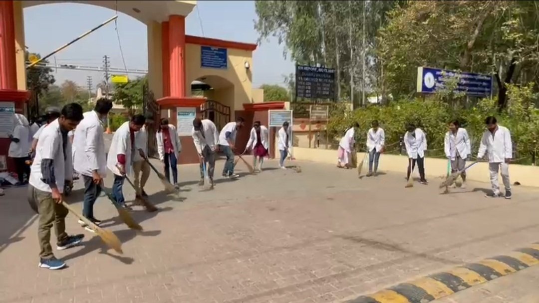 खुल जाएंगे सभी रास्ते तू रुकावटों से लड़ तो सही 
सब होगा हासिल तू अपने जिद पर अड़ तो सही।
#UP_Vet_Stipend 
#DUVASU_Mathura 
#SVPUAT_Meerut 
<a href="/dharampalbjpmla/">Dharampal Singh</a> <a href="/pdevendra/">Devendra Pandey</a> <a href="/sudhirk_garg/">Sudhir Garg</a> <a href="/myogiadityanath/">Yogi Adityanath</a> <a href="/PMOIndia/">PMO India</a> <a href="/PRupala/">Parshottam Rupala</a> <a href="/anandibenpatel/">Anandiben Patel</a> <a href="/drsanjeevbalyan/">Dr. Sanjeev Balyan</a> <a href="/ANINewsUP/">ANI UP/Uttarakhand</a> <a href="/News18UP/">News18 Uttar Pradesh</a> <a href="/aajtak/">AajTak</a>