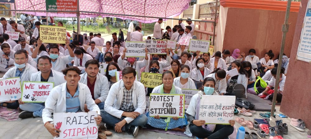 खुल जाएंगे सभी रास्ते तू रुकावटों से लड़ तो सही 
सब होगा हासिल तू अपने जिद पर अड़ तो सही।
#UP_Vet_Stipend 
#DUVASU_Mathura 
#SVPUAT_Meerut 
<a href="/dharampalbjpmla/">Dharampal Singh</a> <a href="/pdevendra/">Devendra Pandey</a> <a href="/sudhirk_garg/">Sudhir Garg</a> <a href="/myogiadityanath/">Yogi Adityanath</a> <a href="/PMOIndia/">PMO India</a> <a href="/PRupala/">Parshottam Rupala</a> <a href="/anandibenpatel/">Anandiben Patel</a> <a href="/drsanjeevbalyan/">Dr. Sanjeev Balyan</a> <a href="/ANINewsUP/">ANI UP/Uttarakhand</a> <a href="/News18UP/">News18 Uttar Pradesh</a> <a href="/aajtak/">AajTak</a>