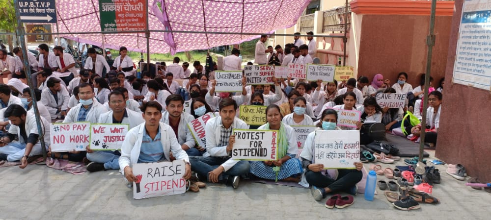 सफेद कोट की शांति 
अब लाएगी क्रांति।
#UP_Vet_Stipend 
#DUVASU_Mathura 
#SVPUAT_Meerut 
<a href="/dharampalbjpmla/">Dharampal Singh</a> <a href="/pdevendra/">Devendra Pandey</a> <a href="/sudhirk_garg/">Sudhir Garg</a> <a href="/myogiadityanath/">Yogi Adityanath</a> <a href="/PMOIndia/">PMO India</a> <a href="/PRupala/">Parshottam Rupala</a> <a href="/drsanjeevbalyan/">Dr. Sanjeev Balyan</a> <a href="/anandibenpatel/">Anandiben Patel</a> @dmmathura7512 <a href="/ncbjp_laxmi/">Laxmi N Chaudhary</a> <a href="/ANINewsUP/">ANI UP/Uttarakhand</a> <a href="/aajtak/">AajTak</a> <a href="/News18UP/">News18 Uttar Pradesh</a> <a href="/rpbreakingnews/">Rajasthan Patrika</a>