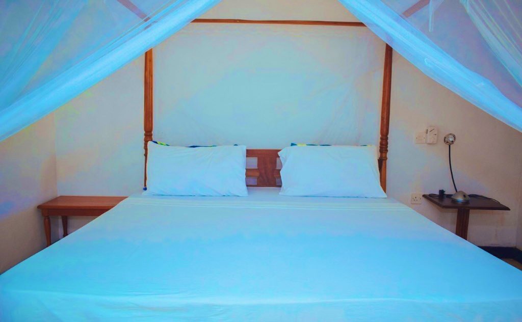 TravelsWerah's tweet photo. Double room in Malindi, 
KES 6000 per night on bed and breakfast. https://t.co/roX99ku85v